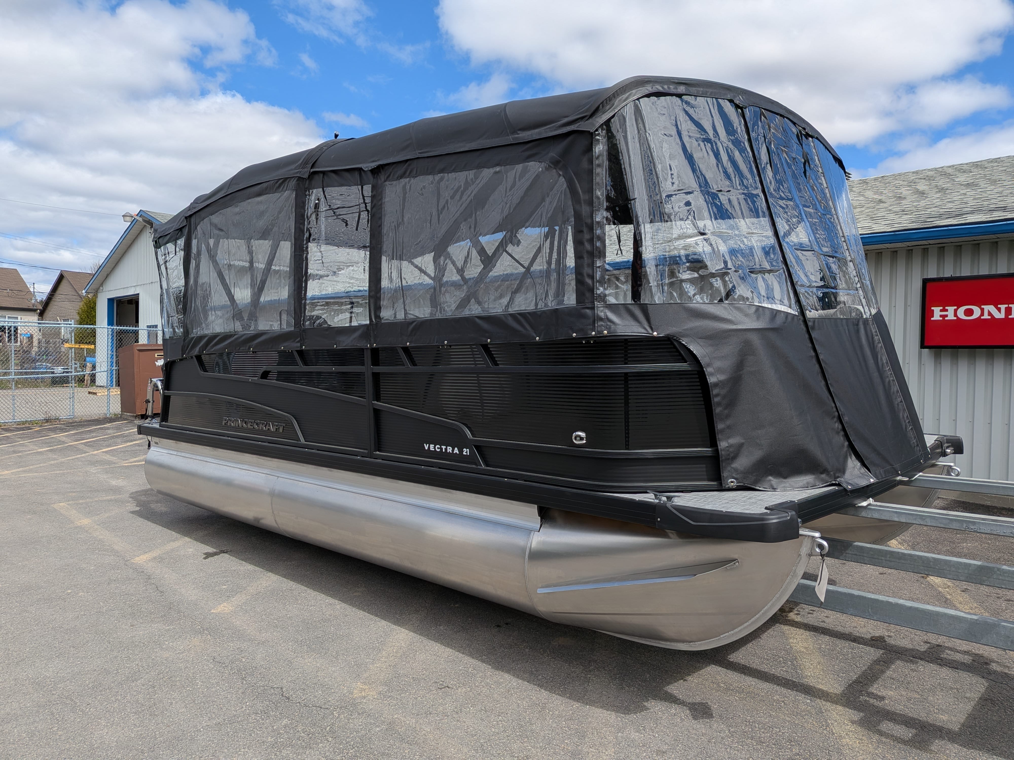 2026 Vectra 21 L, 60 ELPT CT config standard.(Stock # 29732)